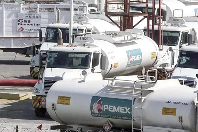 ¡CULPA A AMLO DE CAUSAR LA QUIEBRA DE AHMSA Y FRENO DE PAGOS A PEMEX!