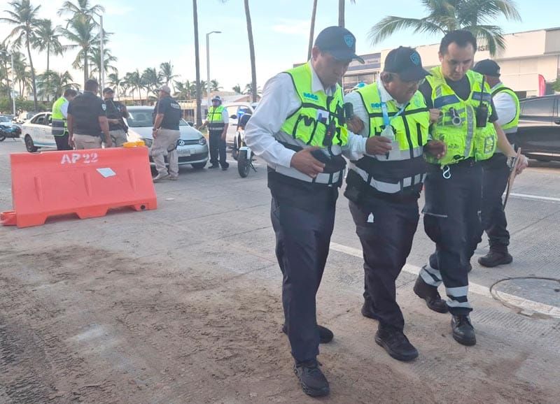 ¡ATROPELLAN A AGENTE DE TRÁNSITO DE BOCA DEL RÍO!