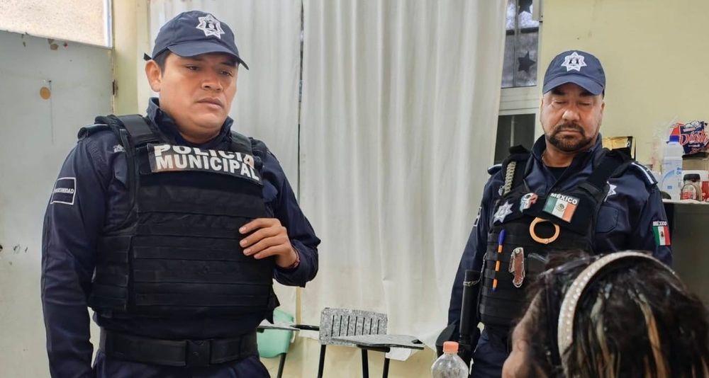 ¡LE PARTEN LA CARA DE UN BOTELLAZO!