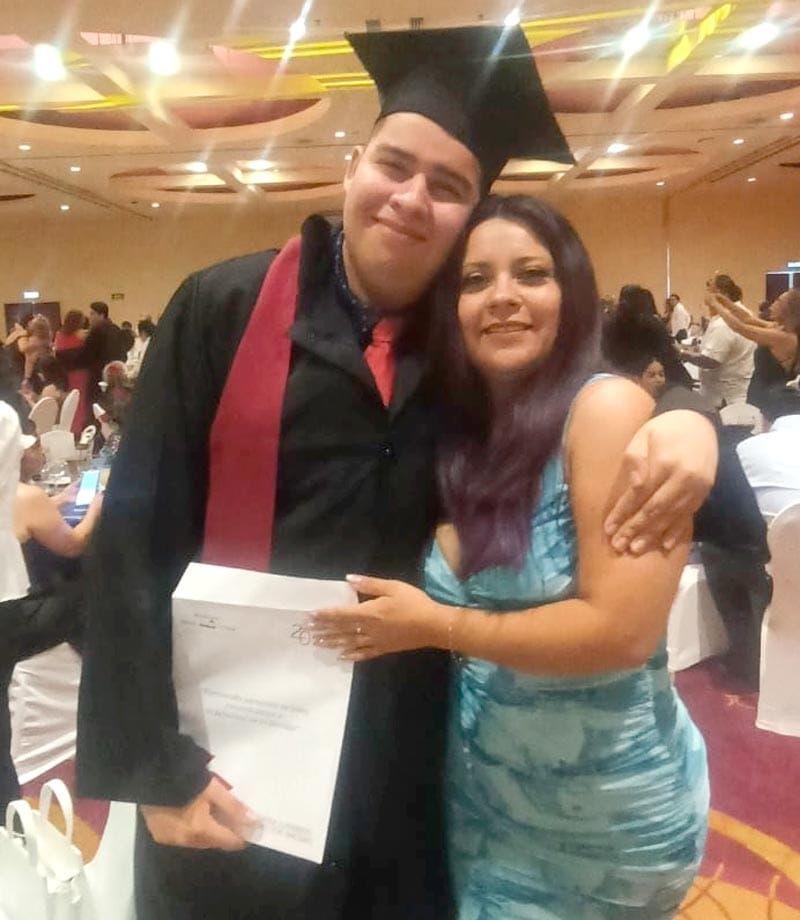 CELEBRAN EL ÉXITO ACADÉMICO DE HÉCTOR