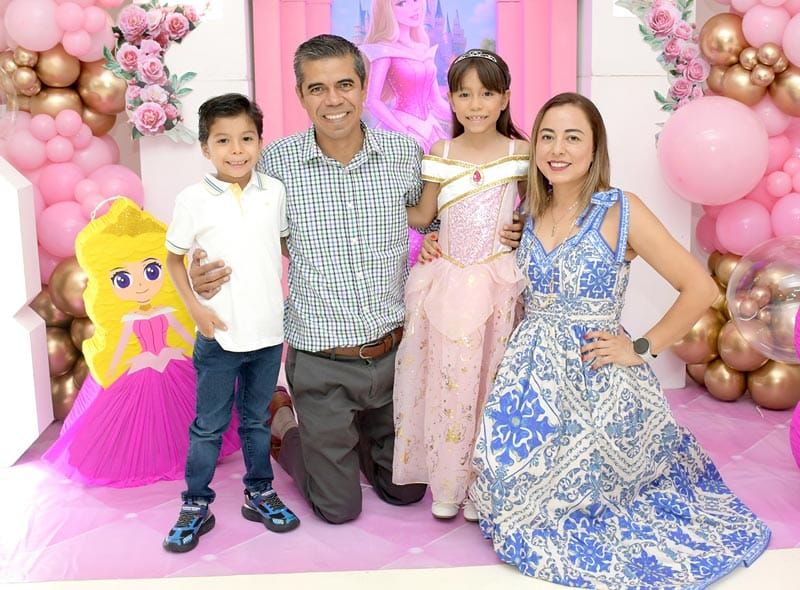 MÁGICA FIESTA DE LA BELLA PARA SOFÍA MARTÍNEZ CASTILLO