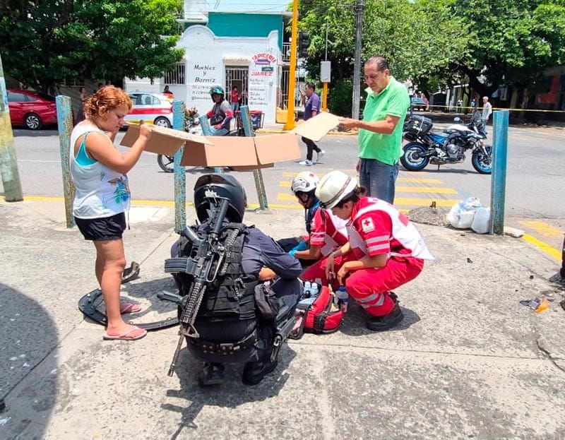 ¡BIKER CHOCA CONTRA AUTOMÓVIL PERSEGUIDO POR MOTOPATRULLEROS!