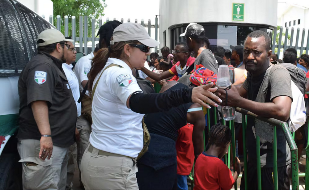 ¡MIGRANTES SE AMOTINAN EN LA ESTACIÓN SIGLO XXI DE TAPACHULA, CHIAPAS!