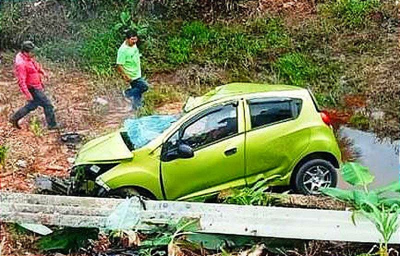 ¡CONDUCTOR PIERDE LA VIDA EN LA CARRETERA! -VOLCÓ EN SU AUTO DESPUÉS DE EVITAR CHOCAR CON TRAILER