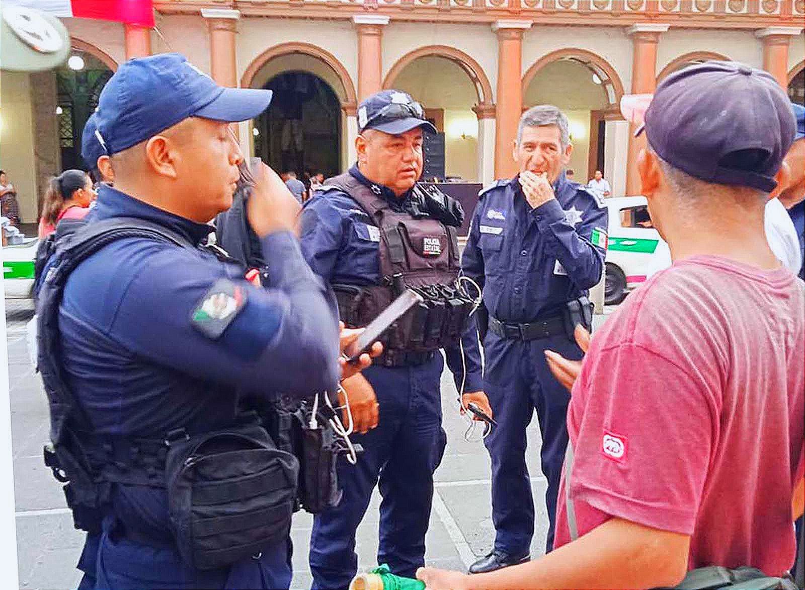 ¡SOMBREROS, BANDERAS Y TRAJES REGIONALES! -VENDEN DE TODO PARA CELEBRAR LA INDEPENDENCIA