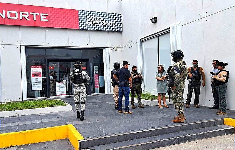 ¡EMPISTOLADOS SE METEN HASTA AL BANCO PARA ATRACAR EN EL VIRIGINIA!