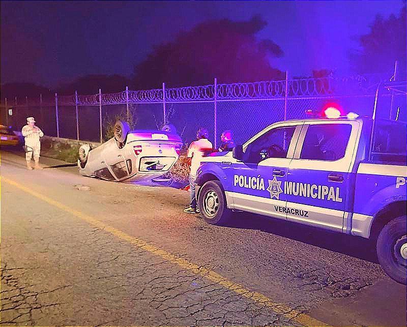SE VOLTEA Y SE PELA... ¡LO DEJA CON LAS LLANTAS PA'RRIBA! -En la carretera a Mata de Pita