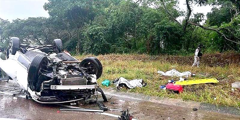 ¡VOLCADURA MORTAL EN LA AUTOPISTA CÓRDOBA-VERACRUZ! -Un muerto y cuatro heridos