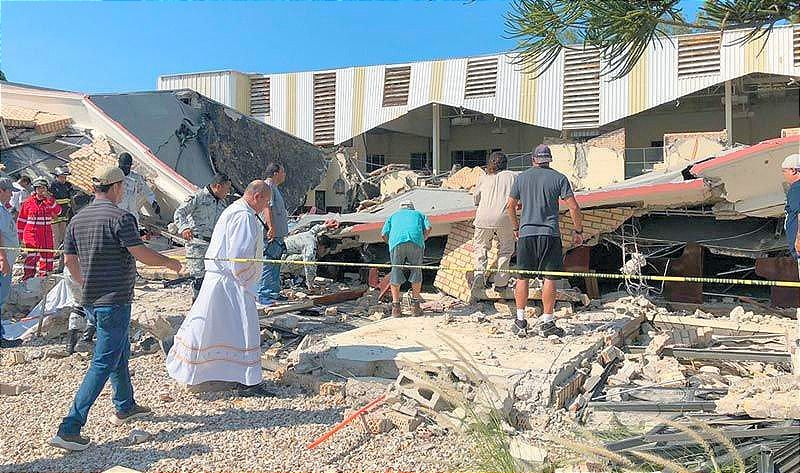 ¡CAE TECHO DE IGLESIA! -DOMINGO TRÁGICO * Hay 10 muertos y 60 heridos