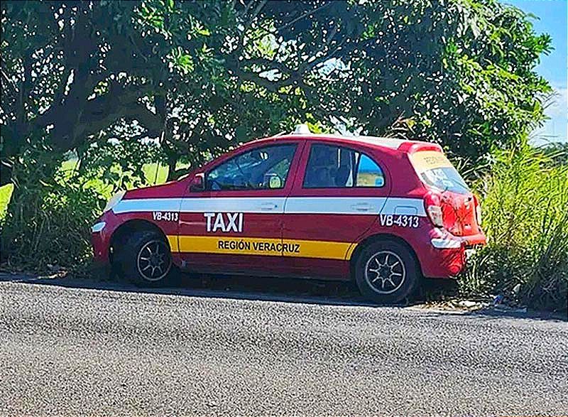 ¡LOCALIZAN ABANDONADO TAXI VB-4313 -En el Tramo Veracruz-El Tejar