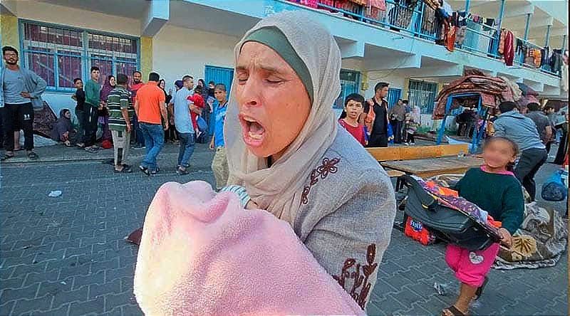 ¡ATACA DE NUEVO ISRAEL A ESCUELA DE GAZA! -La escuela albergaba a cientos de personas desplazadas por los incesantes bombardeos de Israel en el norte de la Franja de Gaza