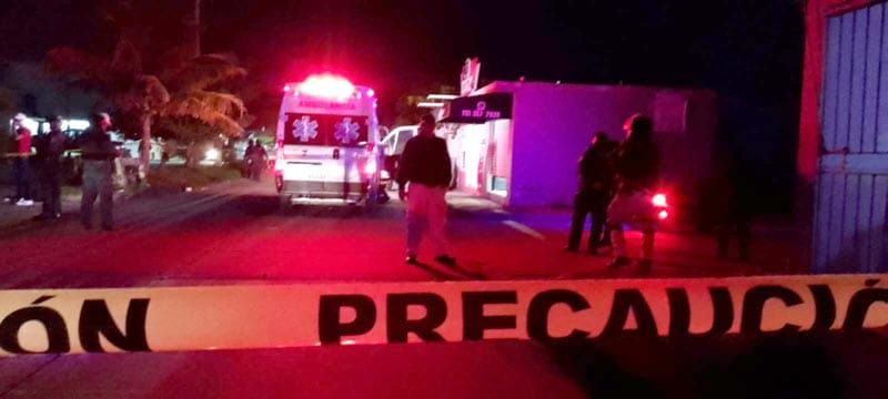 ¡EJECUTAN A BARBERO! -Conocido como "Carin" Fue Asesinado de 5 Balazos *Los agresores, en motocicleta, llegaron hasta el negocio de Jonathan y al parecer se hicieron pasar como clientes