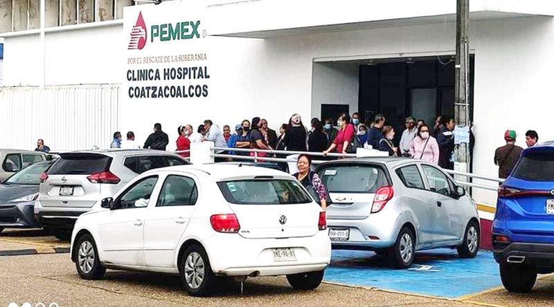 ¡JUBILADOS TOMAN EL HOSPITAL DE PEMEX EN COATZACOALCOS! -Se quejan de Malos Tratos y Citas Nulas