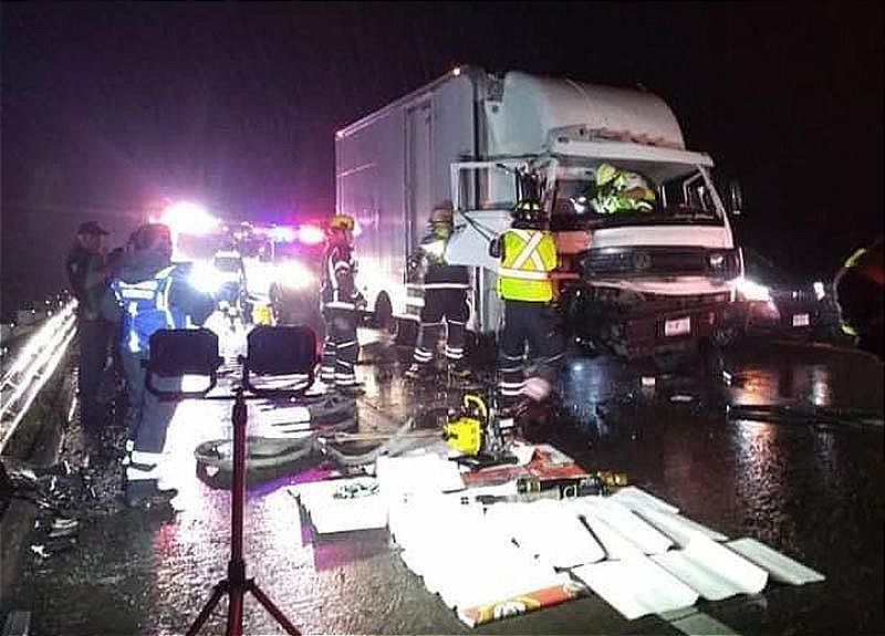 ¡UN CHOFER PRENSADO EN CHOQUE DE CAMIONES DE CARGA! -En la Orizaba-Córdoba