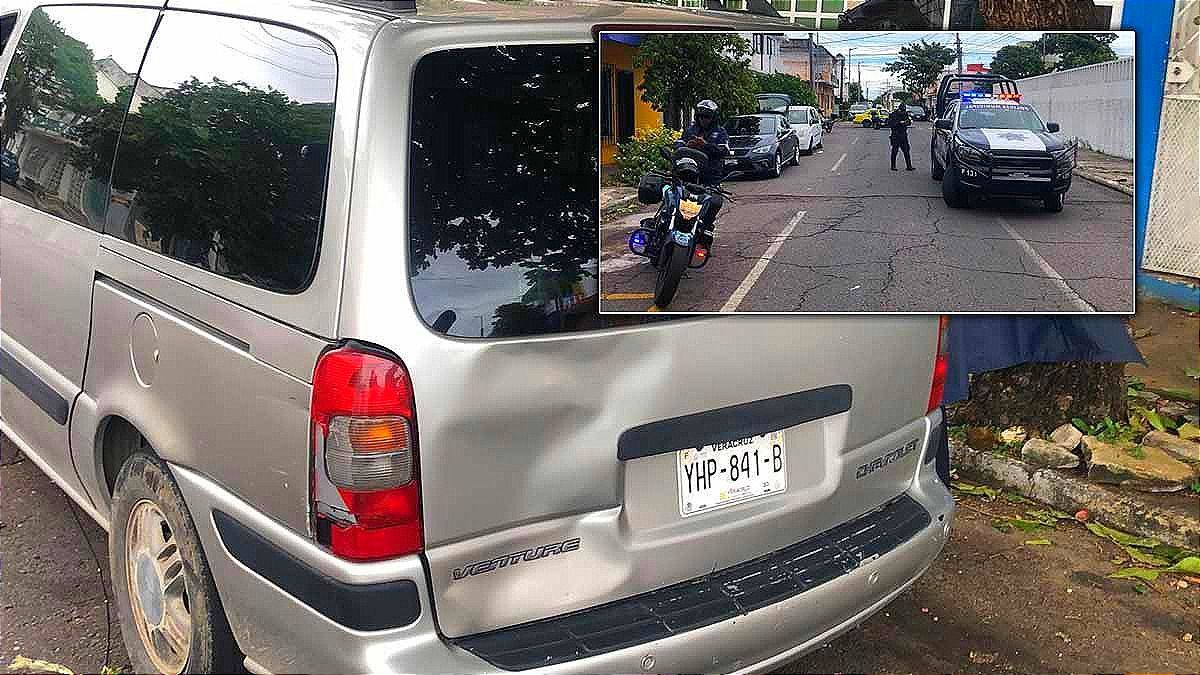 ¡SE AVIENTA UN REVERSAZO Y ATROPELLA A LA VECINA!