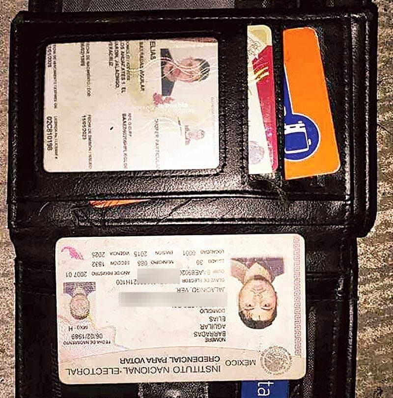 ¡ENCUENTRA LA CARTERA Y SE LA DEVUELVE COMPLETA! "ME ENCONTRÉ ESTA CARTERA EN LA ENTRADA DE CASAS ARA DE PALMA REAL" SOLIDARIDAD Y HONESTIDAD EN LA ZONA DE TEJERÍA