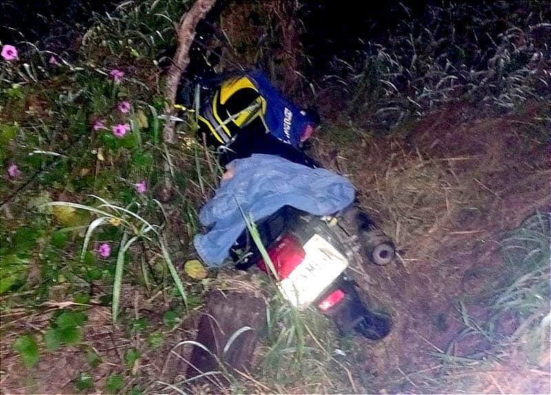 ¡PARRANDERO CHOCA Y SALE VOLANDO! -TERMINA CURÁNDOSELA ENTRE LOS MATORRALES