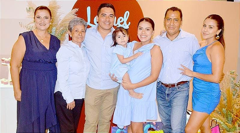 BABY SHOWER PARA CLAUDIA BERDEJO, QUIEN ESTÁ EN ESPERA DE LA CIGÜEÑA...!