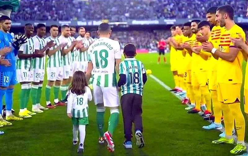 ¡DESPIDEN A GUARDADO CON PASILLO Y HOMENAJE DEL BETIS!