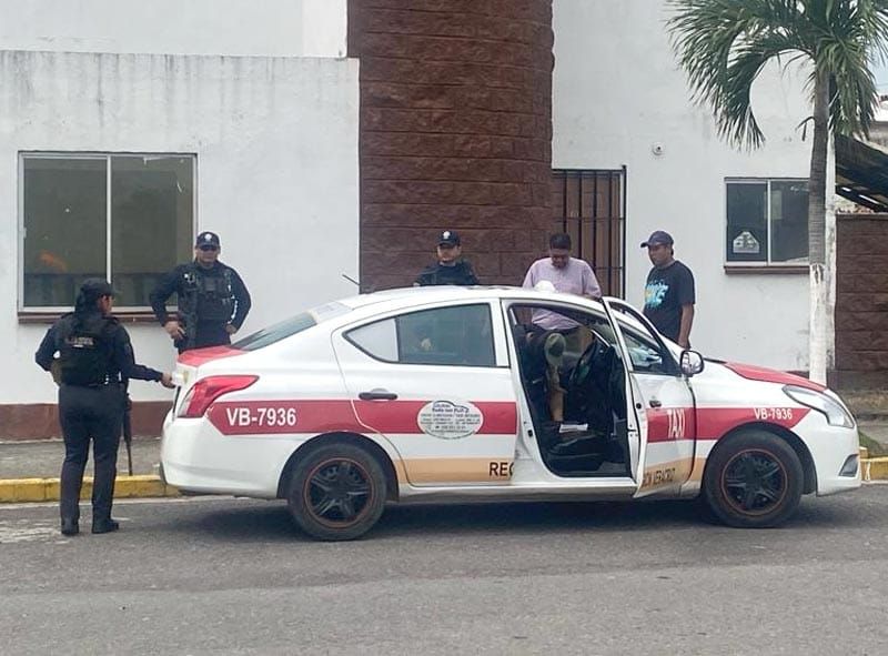 ¡DETIENEN A RULETERO INVOLUCRADO EN ASALTO A UNA TIENDA OXXO!