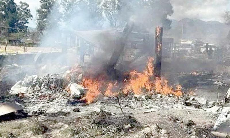 ¡SE ESTRELLA  AVIONETA, HAY CUATRO MUERTOS!