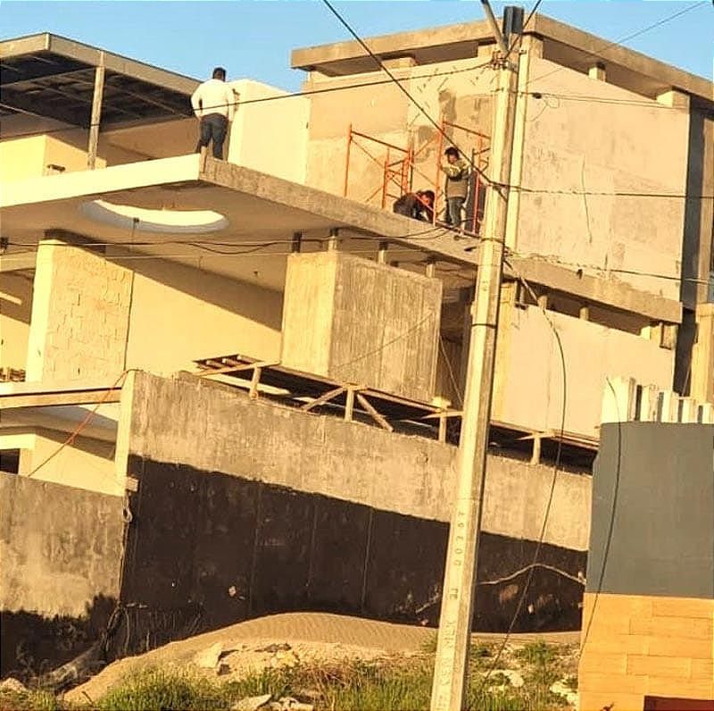 ¡VIOLAN SELLOS DE SUSPENSIÓN DE OBRA EN COSTA DE ORO!