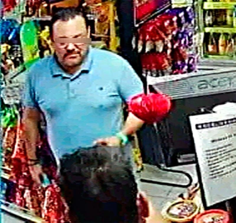 ¡LADRÓN DE CELULARES AHORA ASALTA EN OXXOS Y MODELORAMAS! -*SEÑALAN UTILIZA UN TAXI PARA PARA ESCAPAR