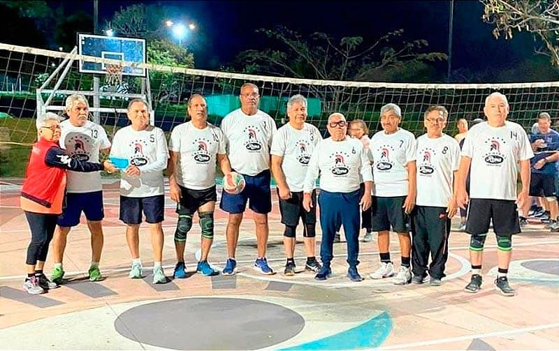 ¡ROMA SE CORONA EN EL CACHIBOL VARONIL! -La base con ex-jugadores de voleibol del Amor y Paz.