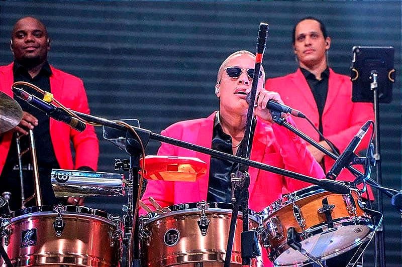¡BAILONGO EN EL AMBIENTÓN! - *Y Le Dan Cerrojazo al Ritmo de Chiquito Team Band y Junior Klan