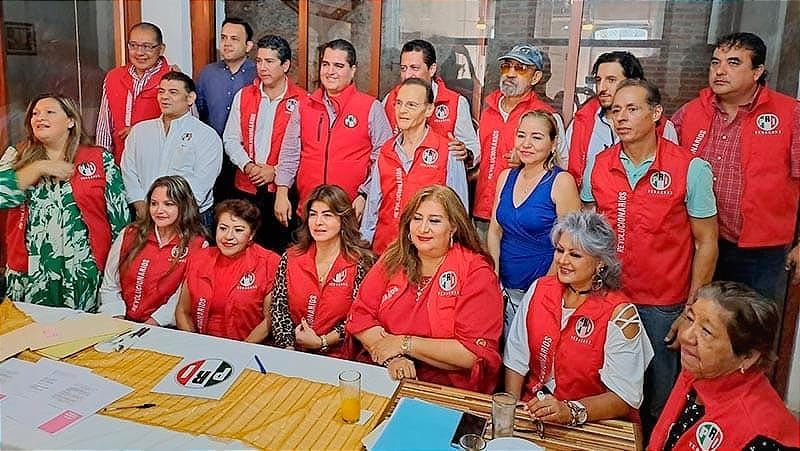 ¡SE RETACHAN! - *TAVO Y ESCALERA SE PINTAN OTRA VEZ DE ROJO