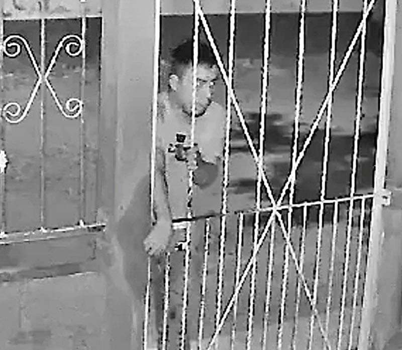 ¡GRABAN EN VIDEO A “RATA DE DOS PATAS” ENTRANDO A VIVIENDA!