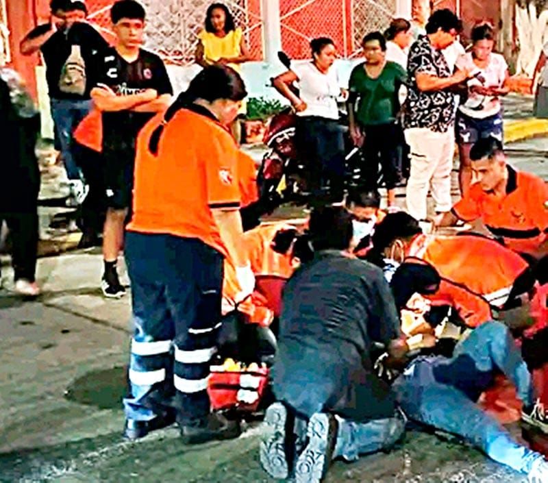 ¡MOTOCICLISTAS SE IMPACTAN DE FRENTE: DOS HERIDOS!