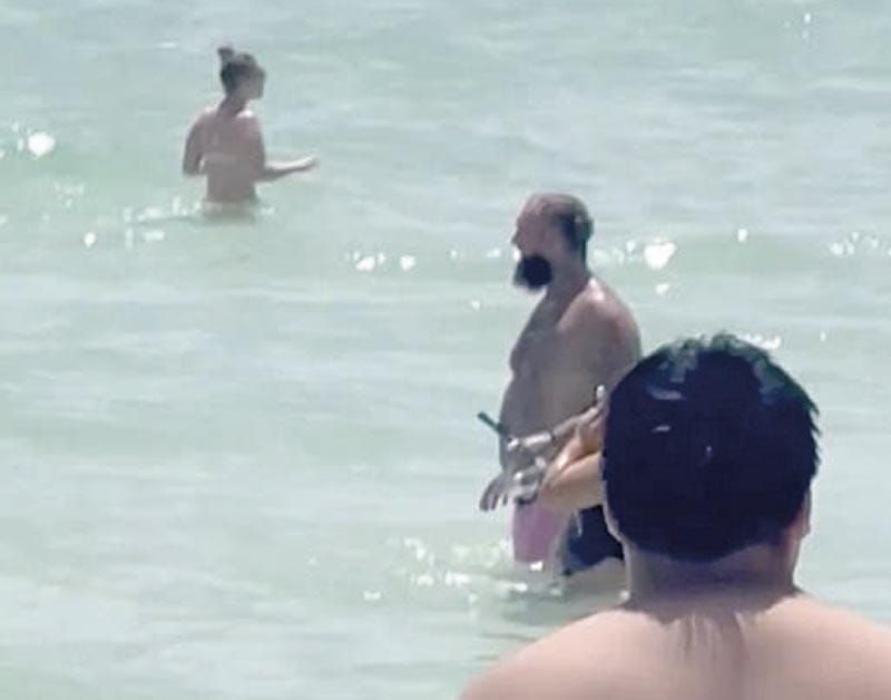 ¡ADVIERTEN SOBRE TIBURONES EN PLAYAS DE FLORIDA TRAS ATAQUES RECIENTES!