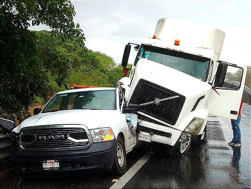 ¡LES CAYÓ ENCIMA UN “MONSTRUO”! - NO FRENÓ *CÓRDOBA-VERACRUZ