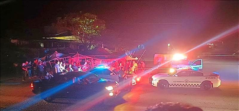 ¡SEIS PLOMAZOS A QUEMARROPA! - *ARREGLABA SU PUESTO DE FRUTAS PARA INICIAR SU DÍA *MARTÍNEZ DE LA TORRE!