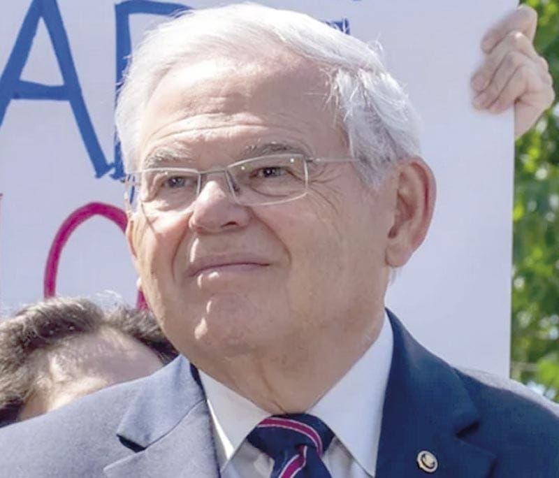 ¡SENADOR DEMÓCRATA BOB MENÉNDEZ RENUNCIARÁ TRAS SER CONDENADO POR SOBORNO!