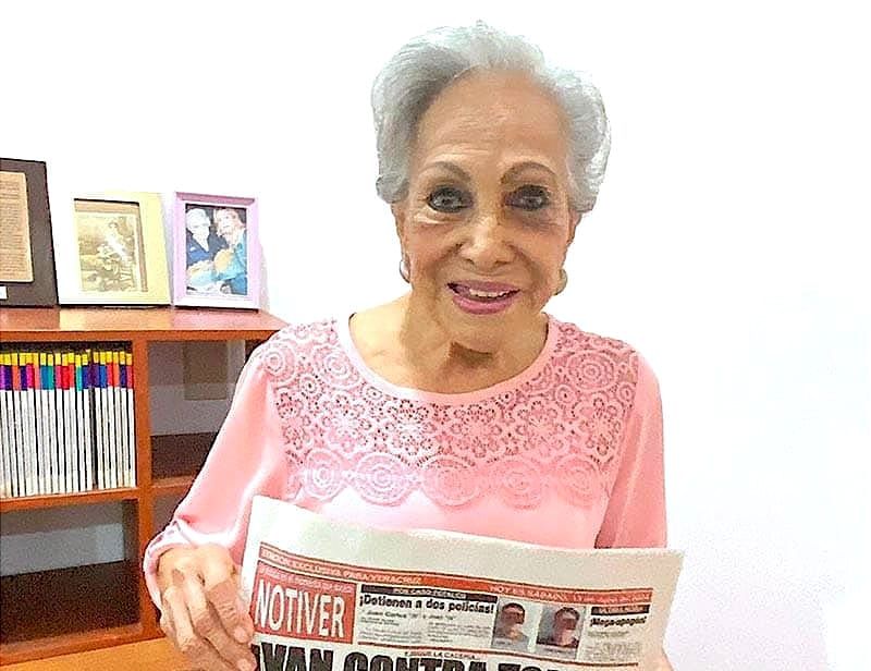 ¡A SUS 99 AÑOS LEE NOTIVER TODOS LOS DÍAS, Y SIN LENTES! - RUMBO A LOS 50 AÑOS