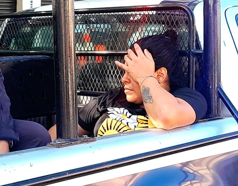¡PAREJA DE FARDEROS ROBAN EN LA PAPELERÍA! - UNA MUJER FUE DETENIDA CON EL BOTÍN EN EL PARQUE ZAMORA