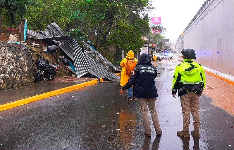 ¡XALAPA BAJO EL AGUA! - *Hubo Hasta Derrumbes