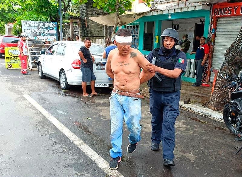 ¡LO CAZAN LOS VECINOS! - LO PERSIGUIERON Y ENTREGARON A LA POLICÍA