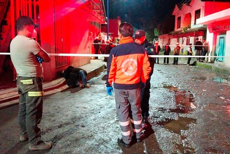 ¡RIÑA SANGRIENTA! - EN LA PULQUERÍA ASESINAN DE 14 CUCHILLADAS A CAMPESINO!