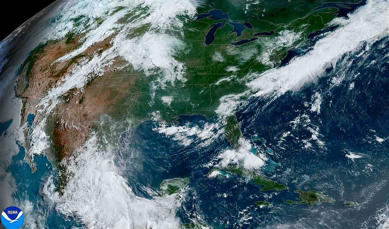 ¡CARNAVAL PASADO POR AGUA! - *AGUAS QUE ATRÁS VIENE "BERYL"  Y TRAERÁ MUCHA LLUVIA