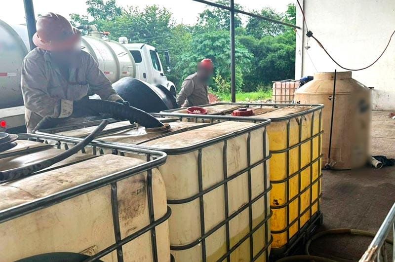 ¡DESMANTELAN BÚNKER DE HUACHICOLEROS EN PAPANTLA! - ASEGURAN 8 MIL LITROS DE HIDROCARBUROS