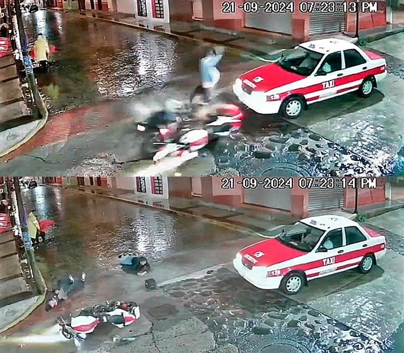 ¡CHOCAN PAREJA DE MOTOCICLISTAS CONTRA TAXI EN COSCOMATEPEC!