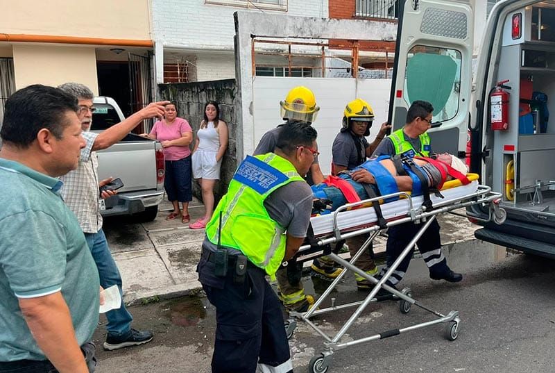 ¡TOCA LOS CABLES DE ALTA TENSIÓN!