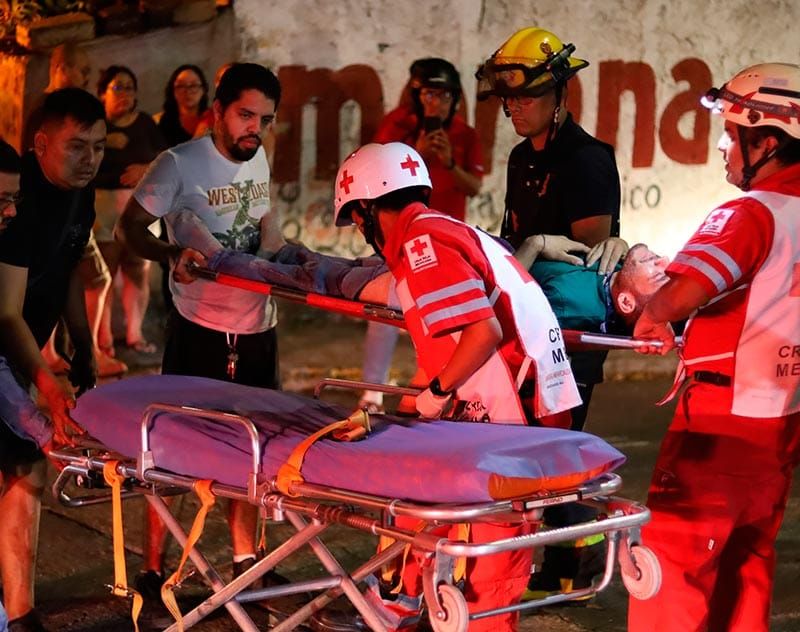 ¡CAFRE ATROPELLA A MOTOCICLISTAS Y SE DIÓ A LA FUGA!
