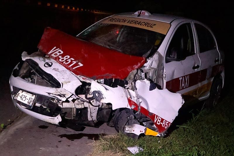 ¡SALE VOLANDO DEL TAXI Y SE DESCALABRA “EL MOJARRAS”!