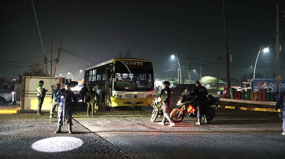 ¡VUELCA CAMIONETA EN ENTRONQUE DE PLAYA DE VACAS! *Y SE ECHAN LA BOLITA