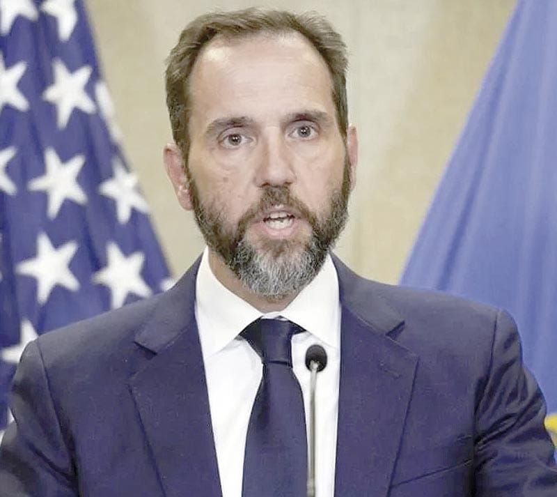 ¡RENUNCIA FISCAL QUE DIRIGIÓ INDAGATORIAS CONTRA TRUMP!
