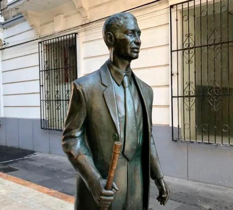 ¡VANDALIZAN A BENNY MORÉ!